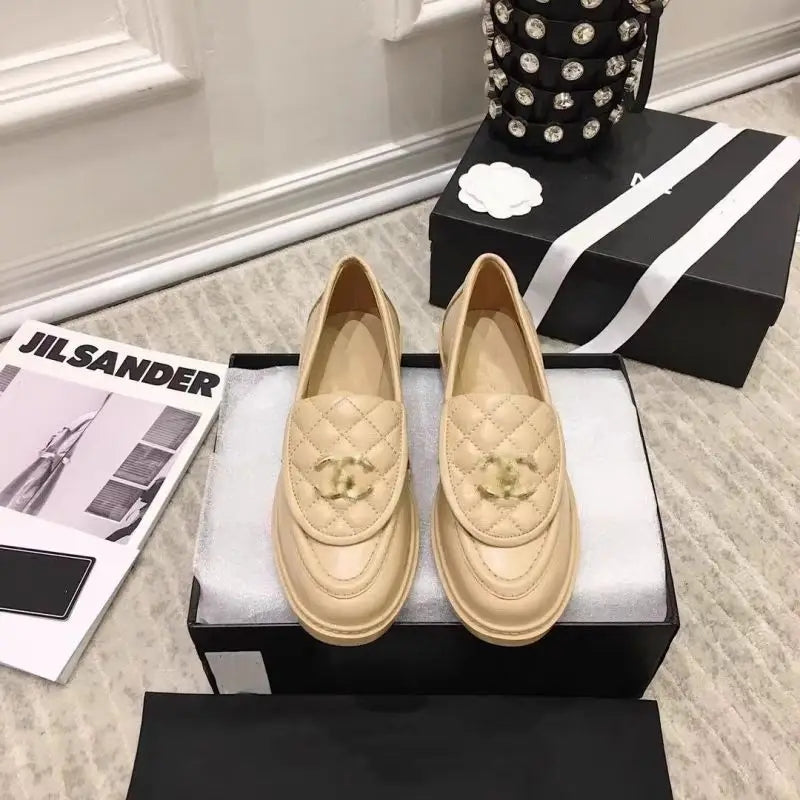 經典絎縫皮革樂福鞋 – 優雅與日常舒適相遇