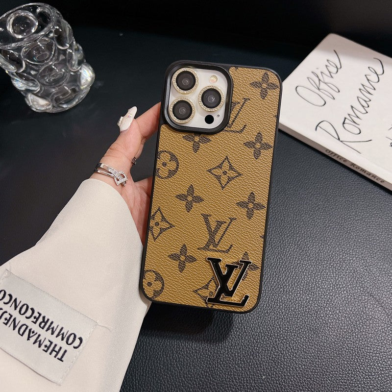 Kožené pouzdro na iPhone s černým logem Lou