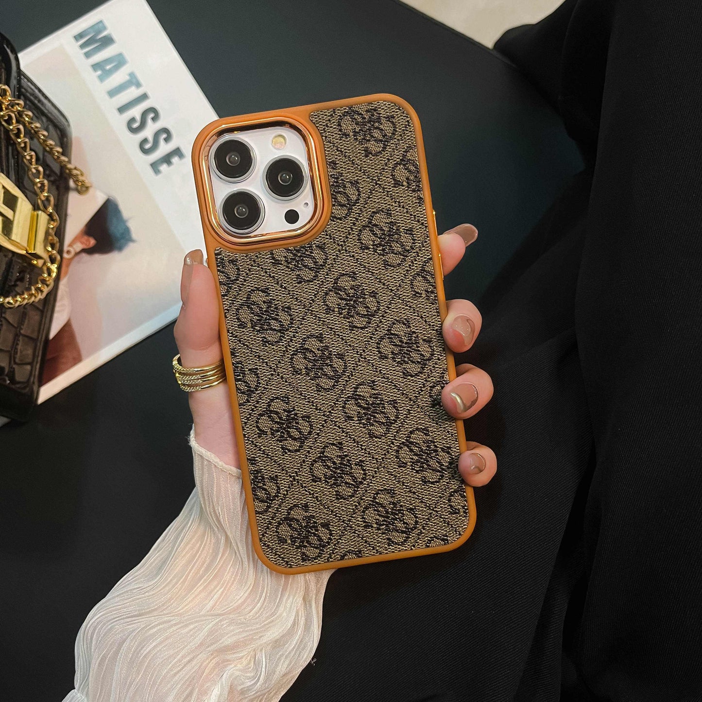 Étui pour iPhone Guess jaune-MD231025