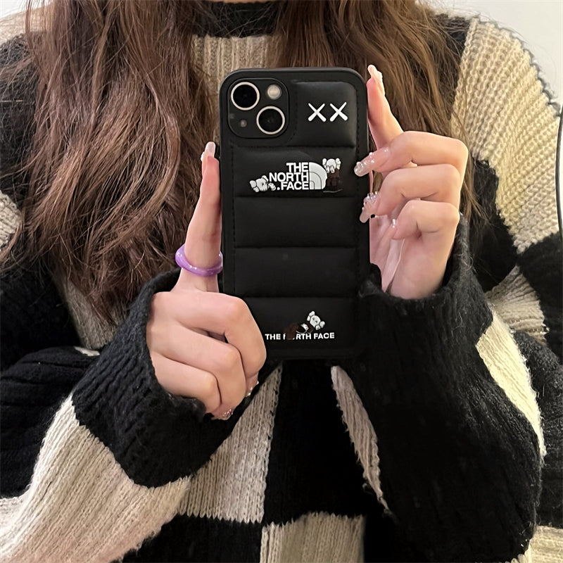 IPhone-Hülle aus TNFace x Kaw Down-Material