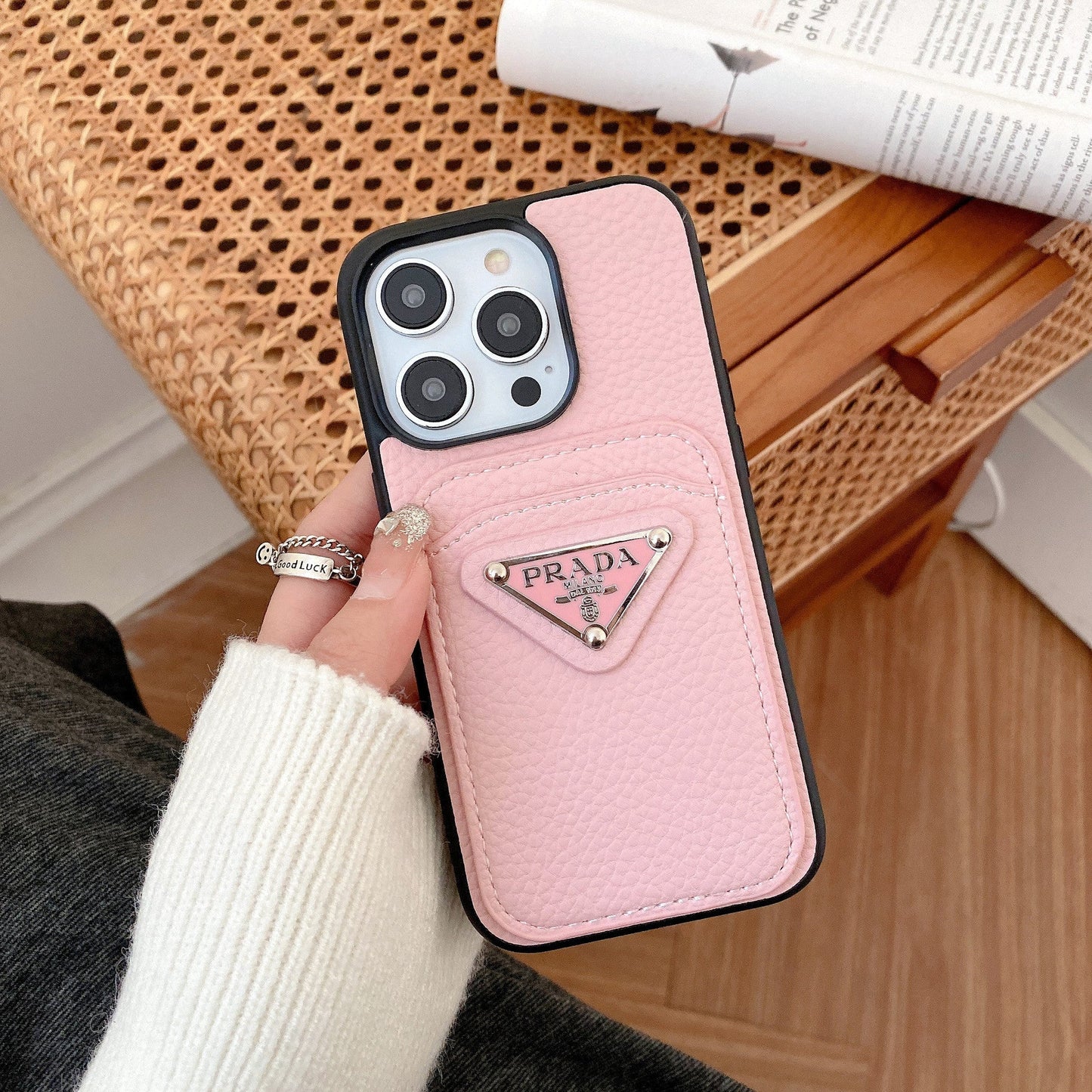 Kolorowe etui na iPhone'a z uchwytem na karty Pra