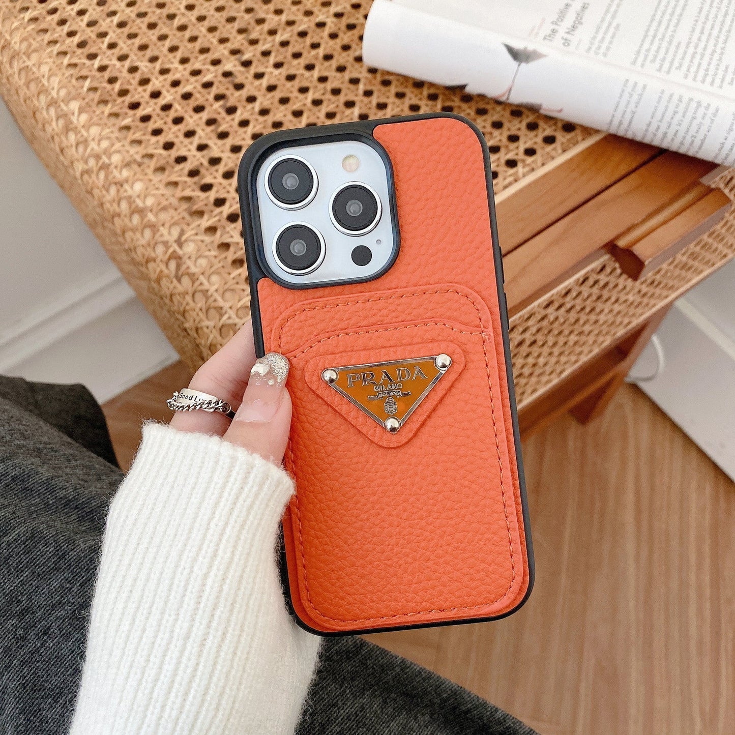 Kolorowe etui na iPhone'a z uchwytem na karty Pra