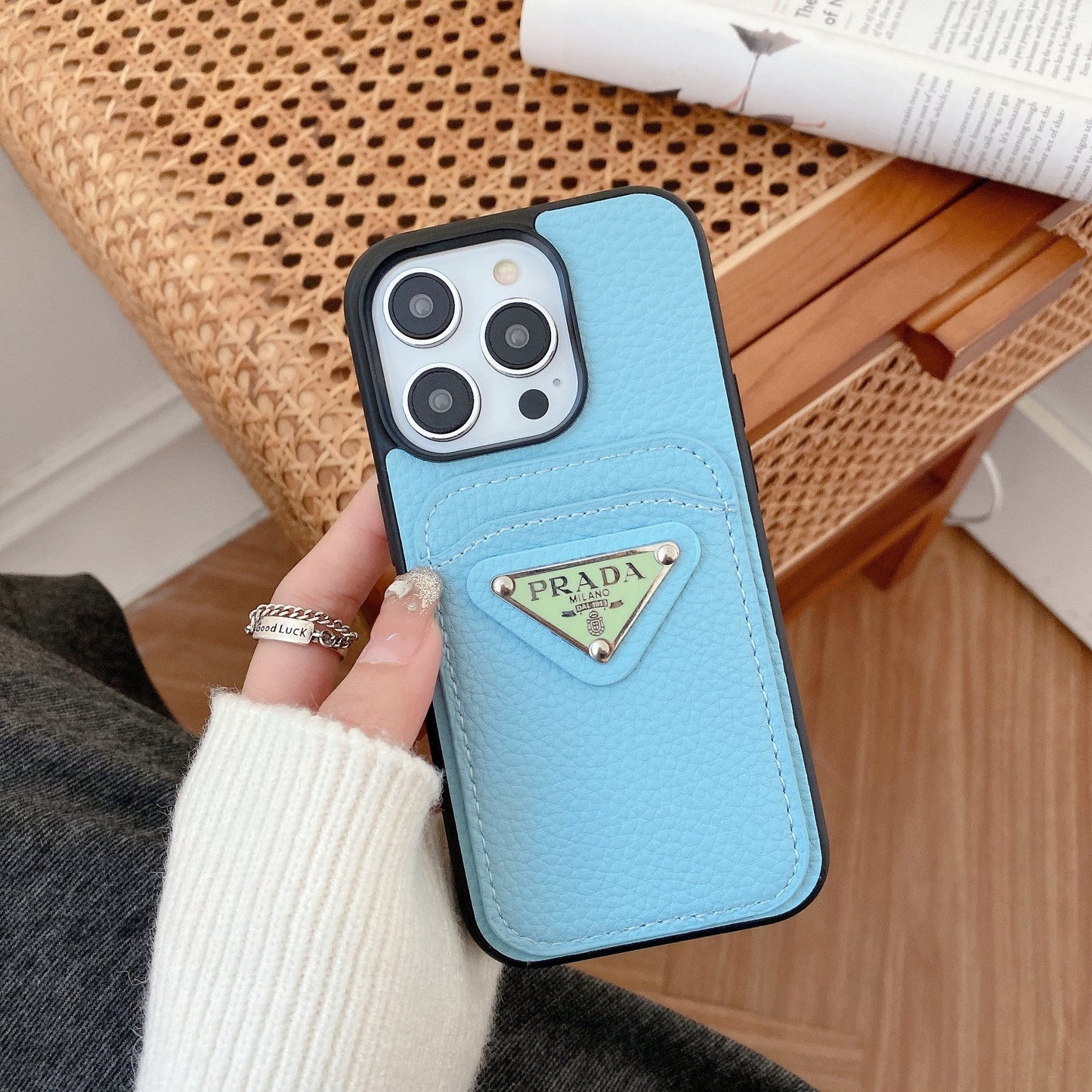 Kolorowe etui na iPhone'a z uchwytem na karty Pra