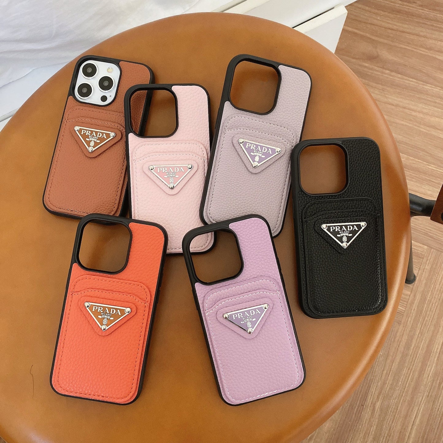 Kolorowe etui na iPhone'a z uchwytem na karty Pra