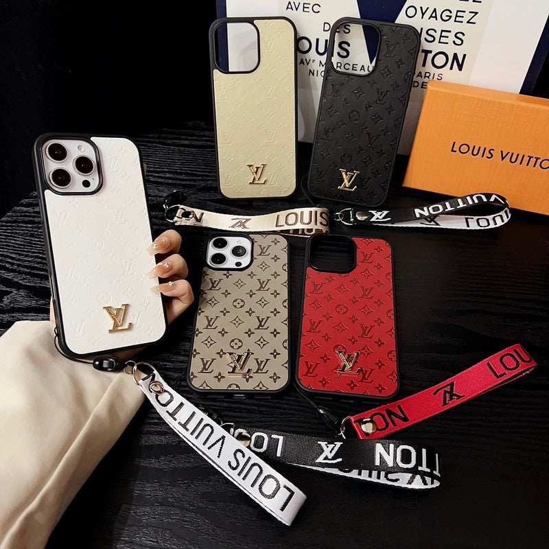 حافظة iPhone بسلسلة يد باللون البني من Lou