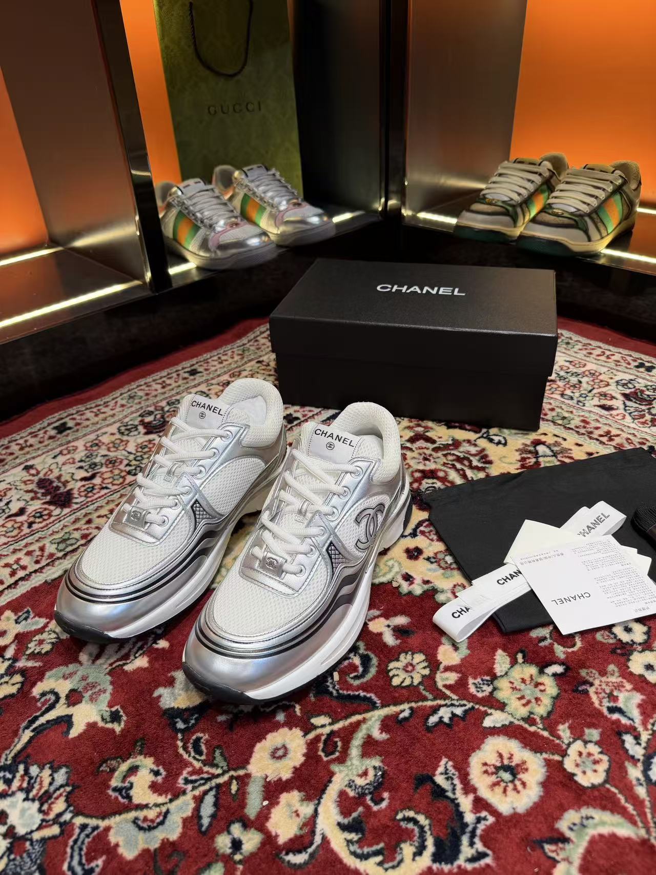 厚底運動鞋，高筒款式