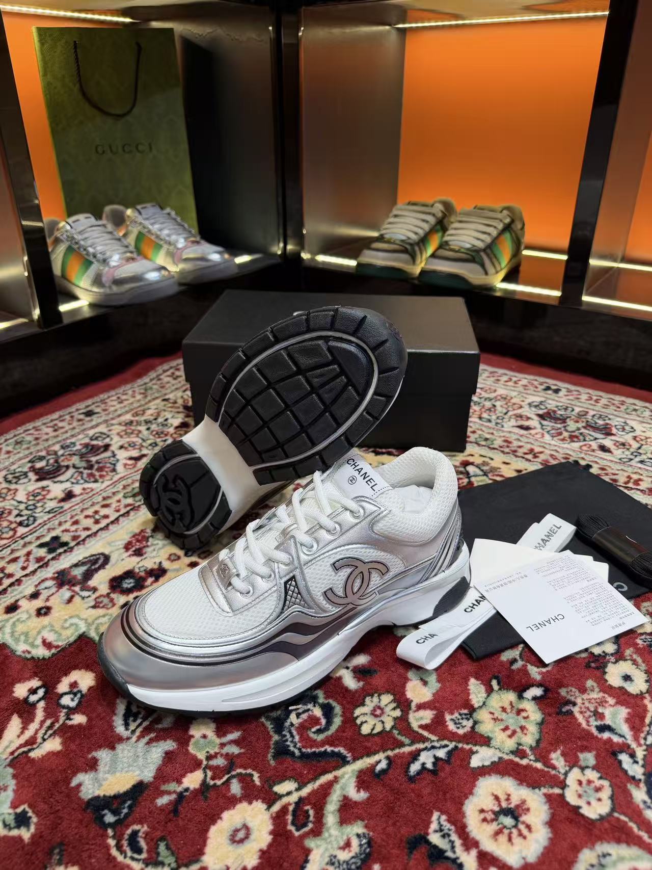 厚底運動鞋，高筒款式