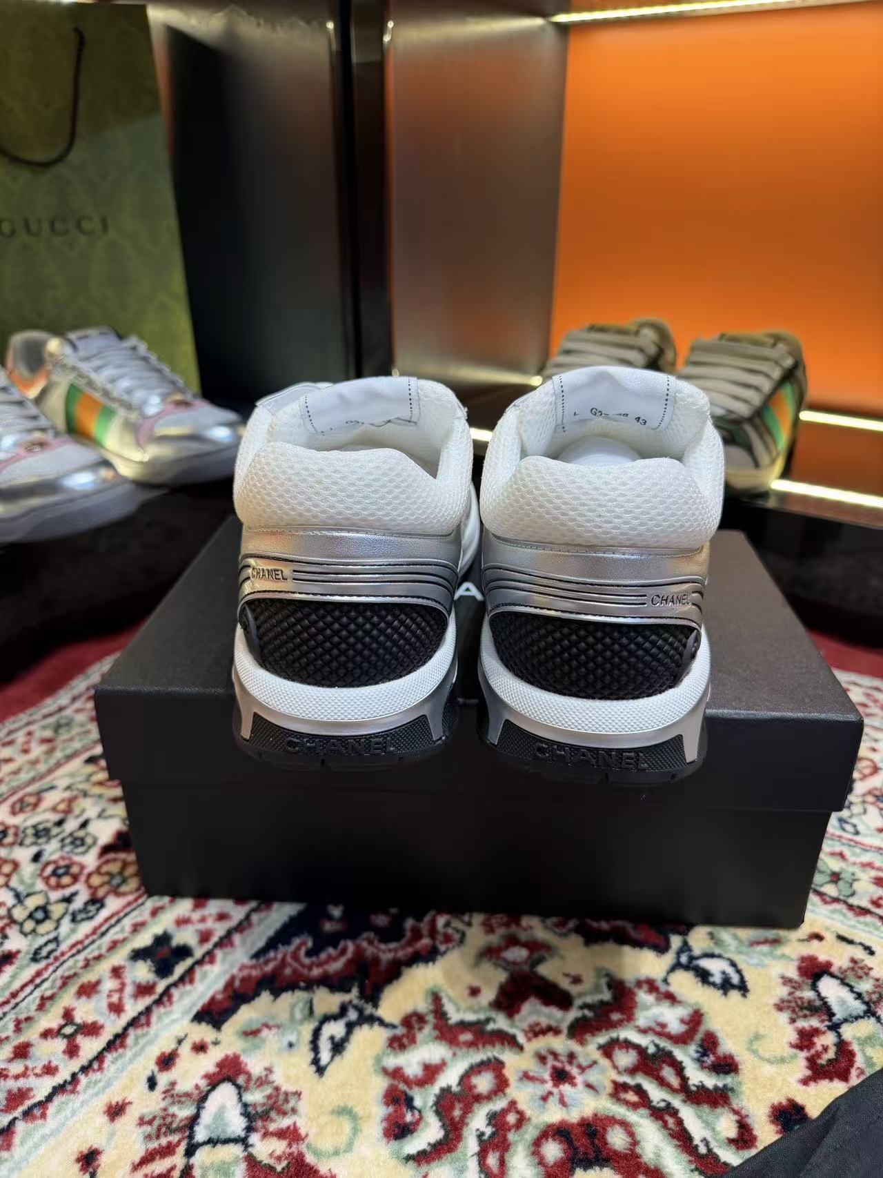 厚底運動鞋，高筒款式