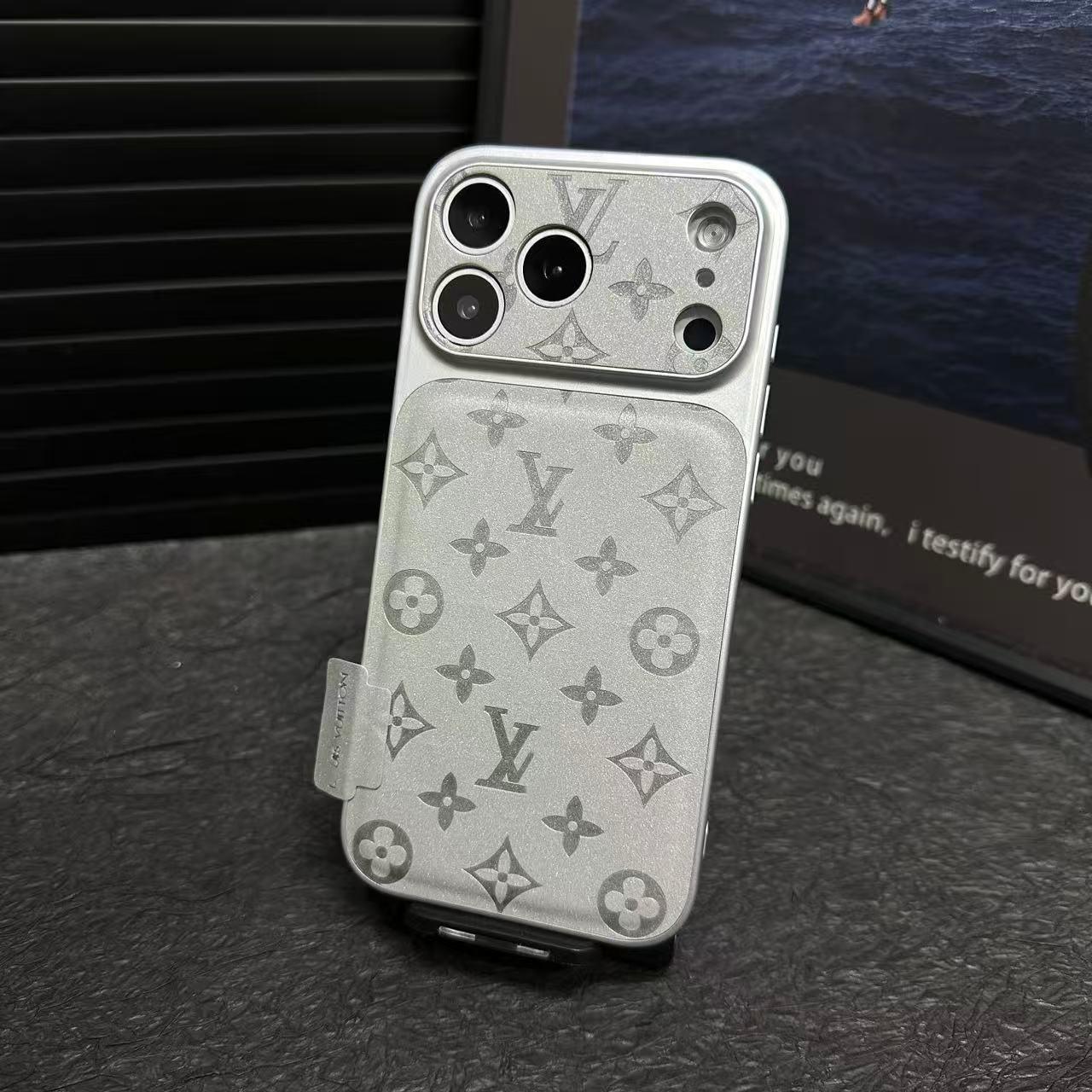 Luxury Embossed Pattern Phone Case – Dual-Tone Premium Protection 💎📱