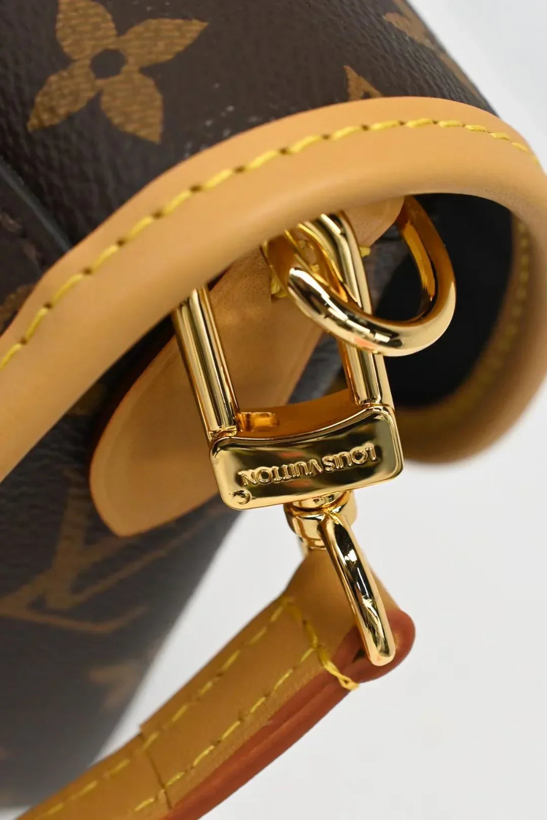 Vintage-Inspired Box Hand bag