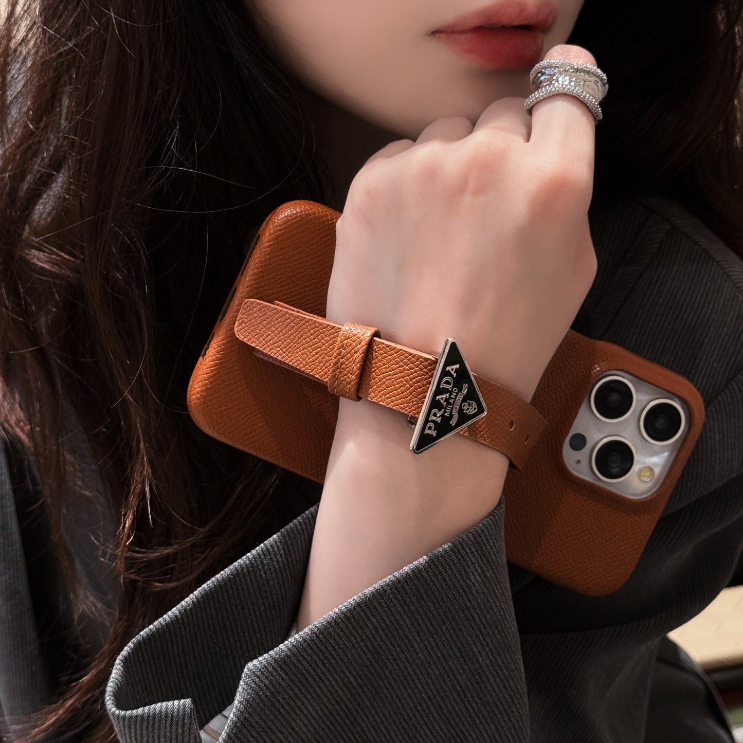 Pra iPhone-hoesje met leren handvat