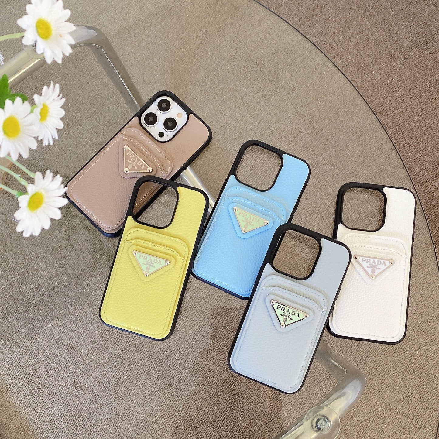 Kolorowe etui na iPhone'a z uchwytem na karty Pra