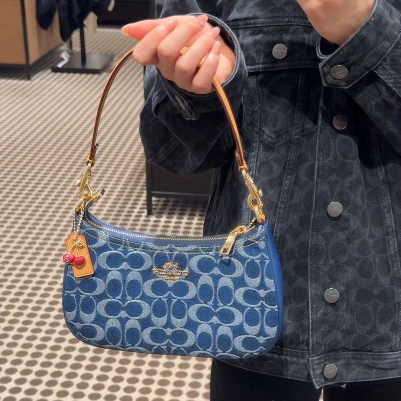 Versatile Teri Shoulder Bag