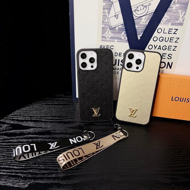 حافظة iPhone بسلسلة يد باللون البني من Lou