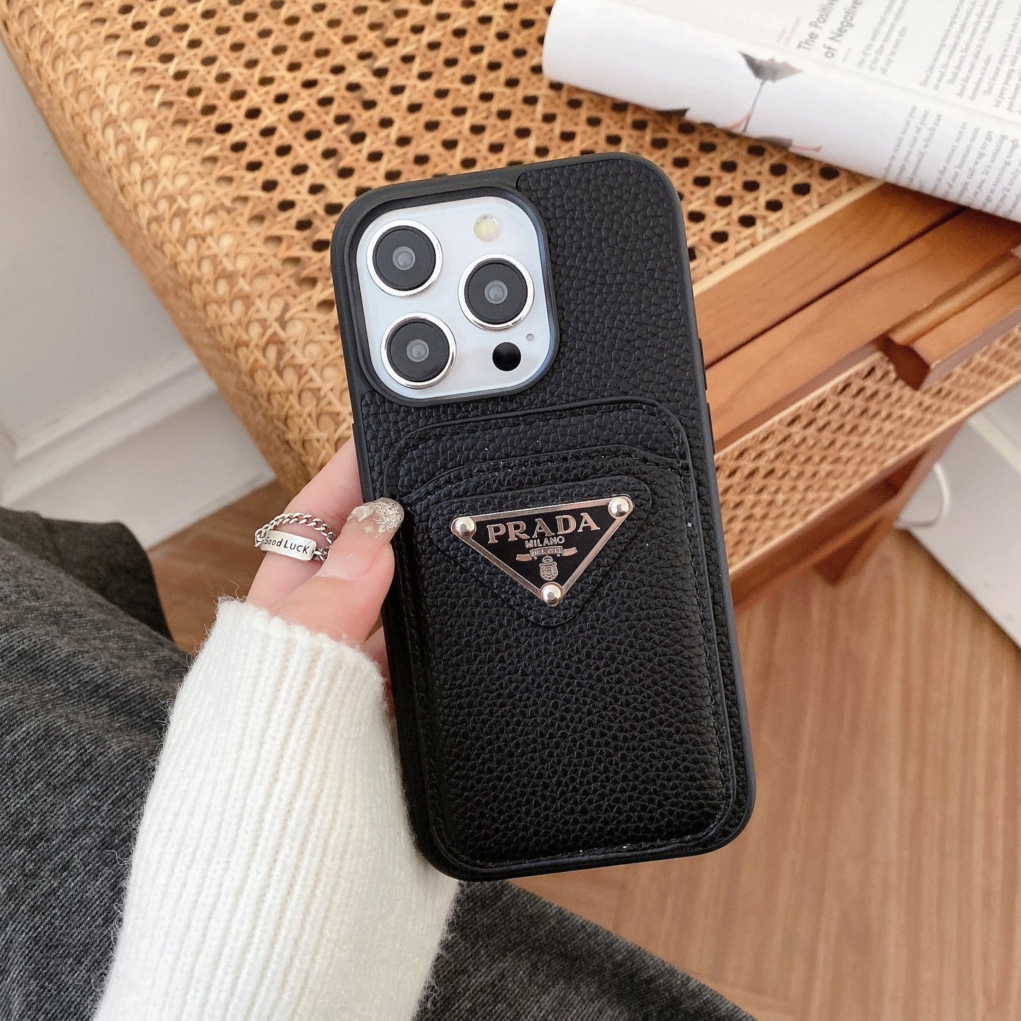 Kolorowe etui na iPhone'a z uchwytem na karty Pra