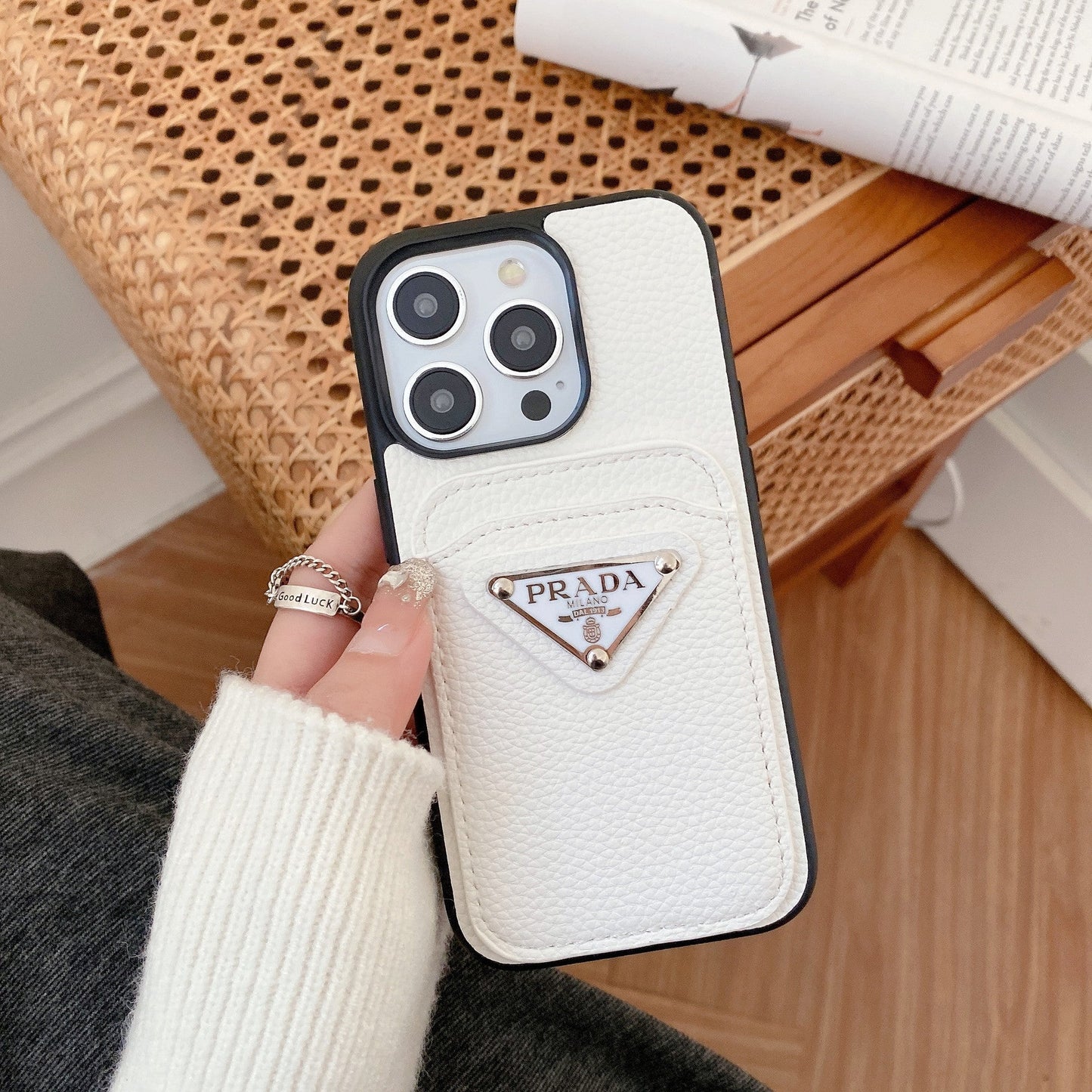 Kolorowe etui na iPhone'a z uchwytem na karty Pra