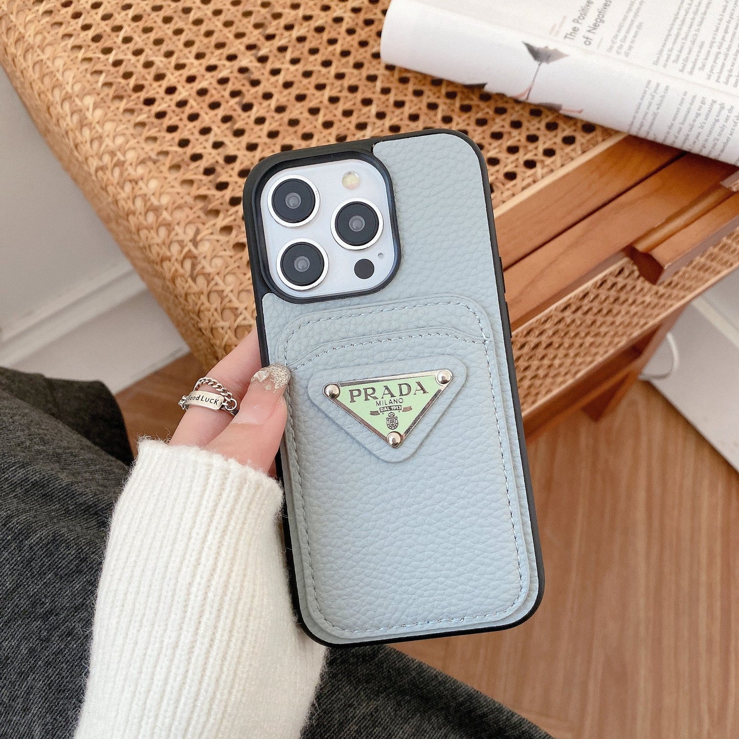 Kolorowe etui na iPhone'a z uchwytem na karty Pra