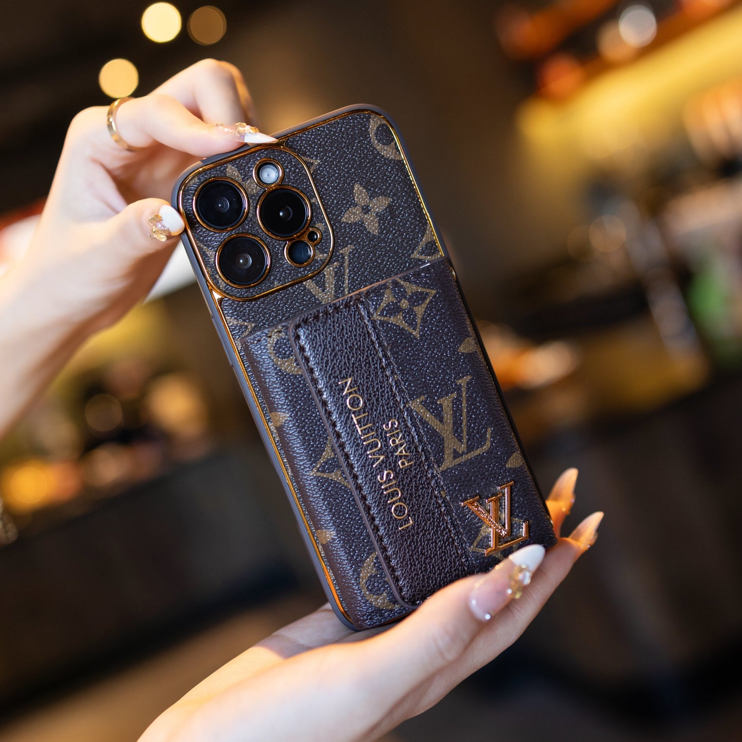 Cás iPhone Só Stílmhar le Sealbhóir Cárta & Strap