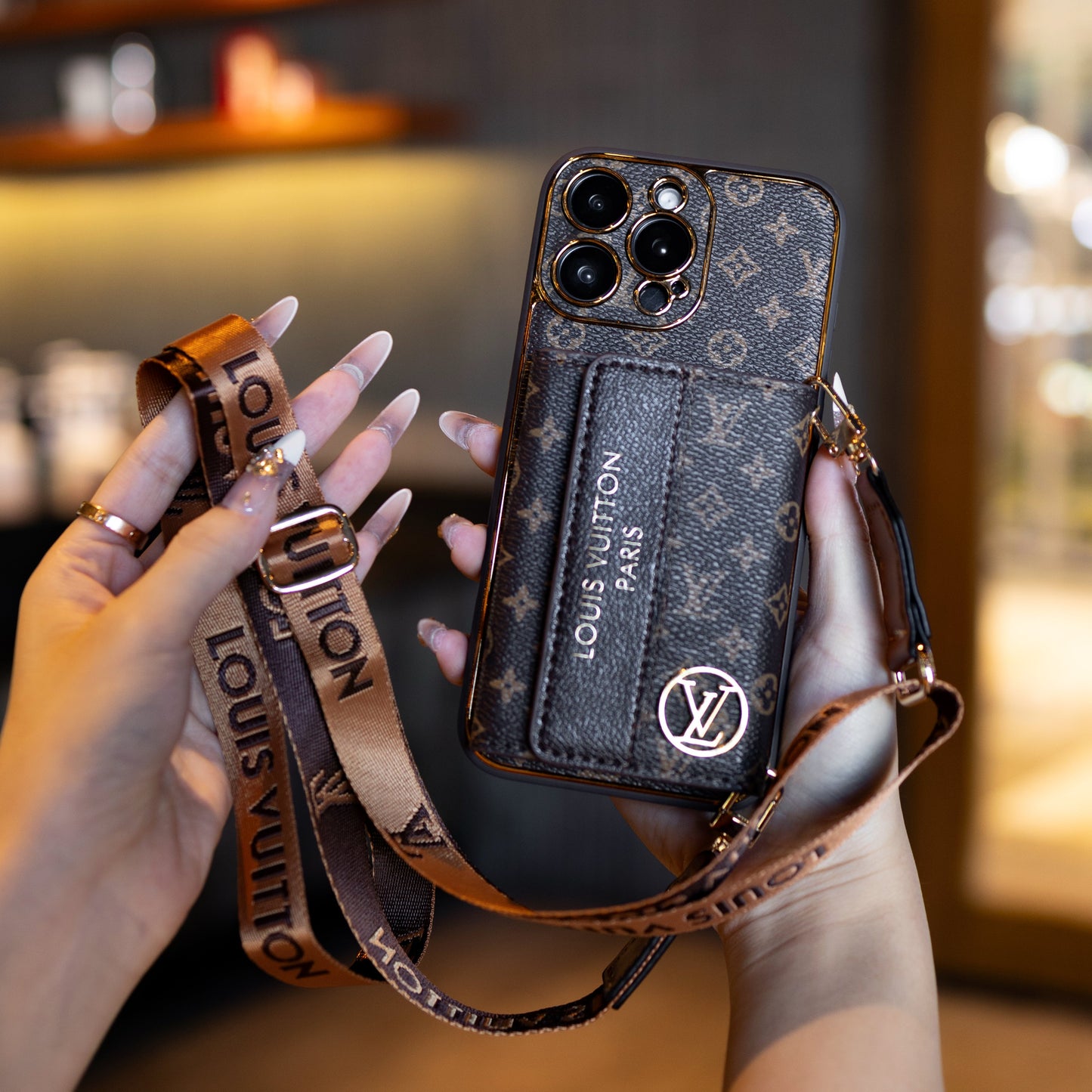 Cás iPhone Só Stílmhar le Sealbhóir Cárta & Strap