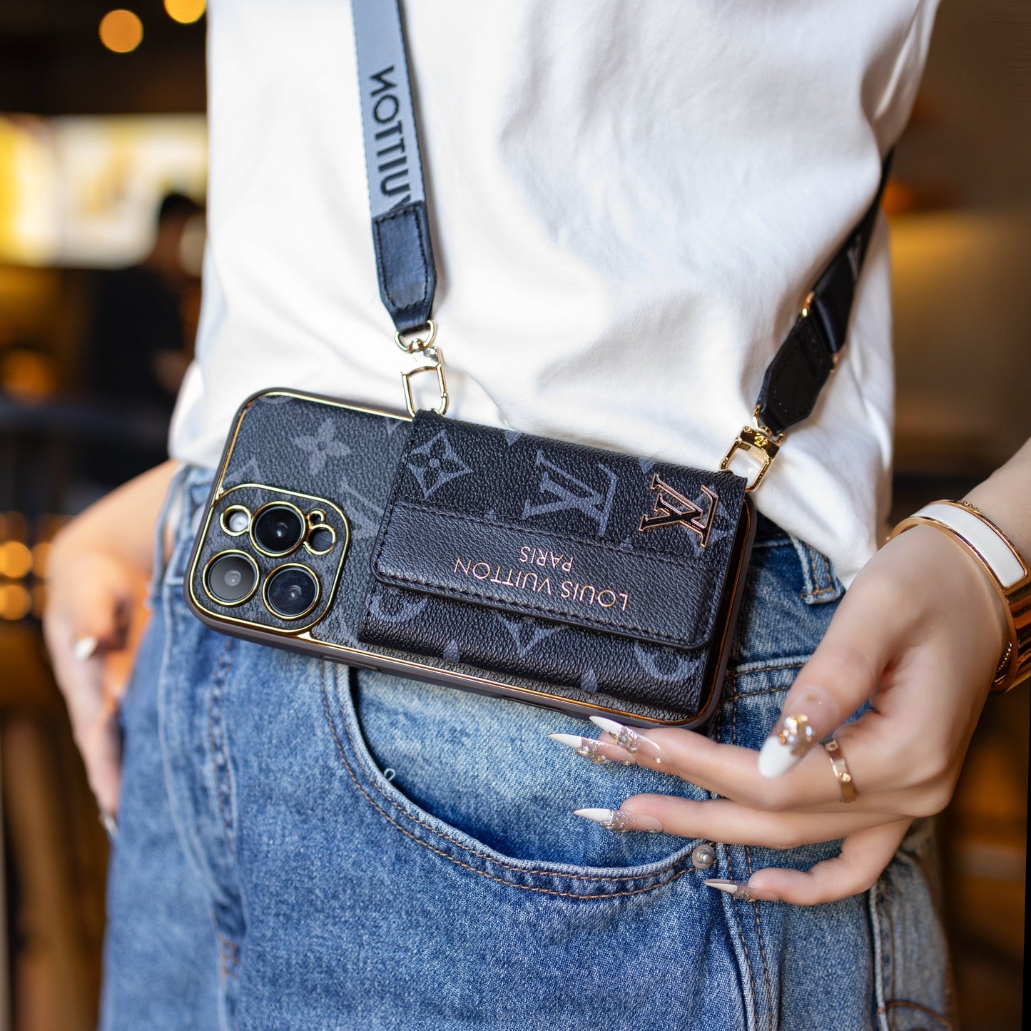 Cás iPhone Só Stílmhar le Sealbhóir Cárta & Strap