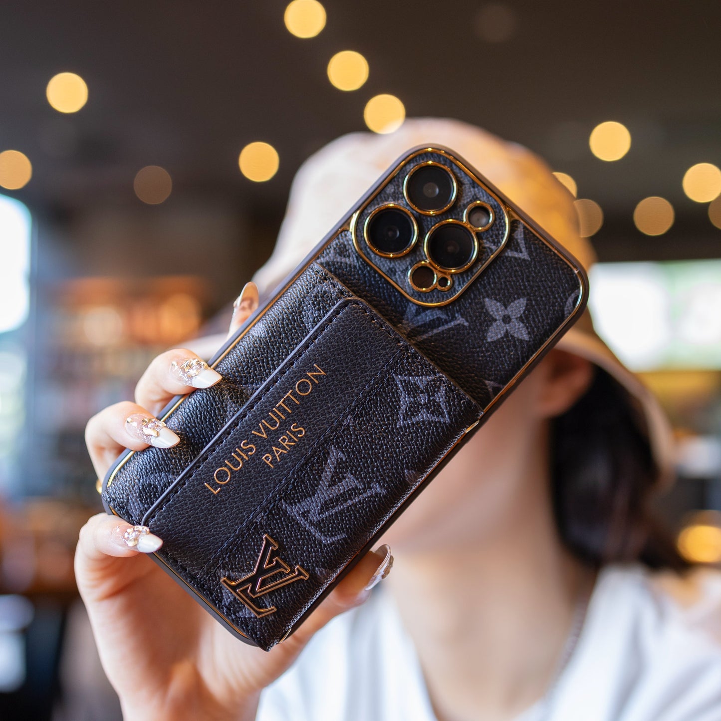 Cás iPhone Só Stílmhar le Sealbhóir Cárta & Strap