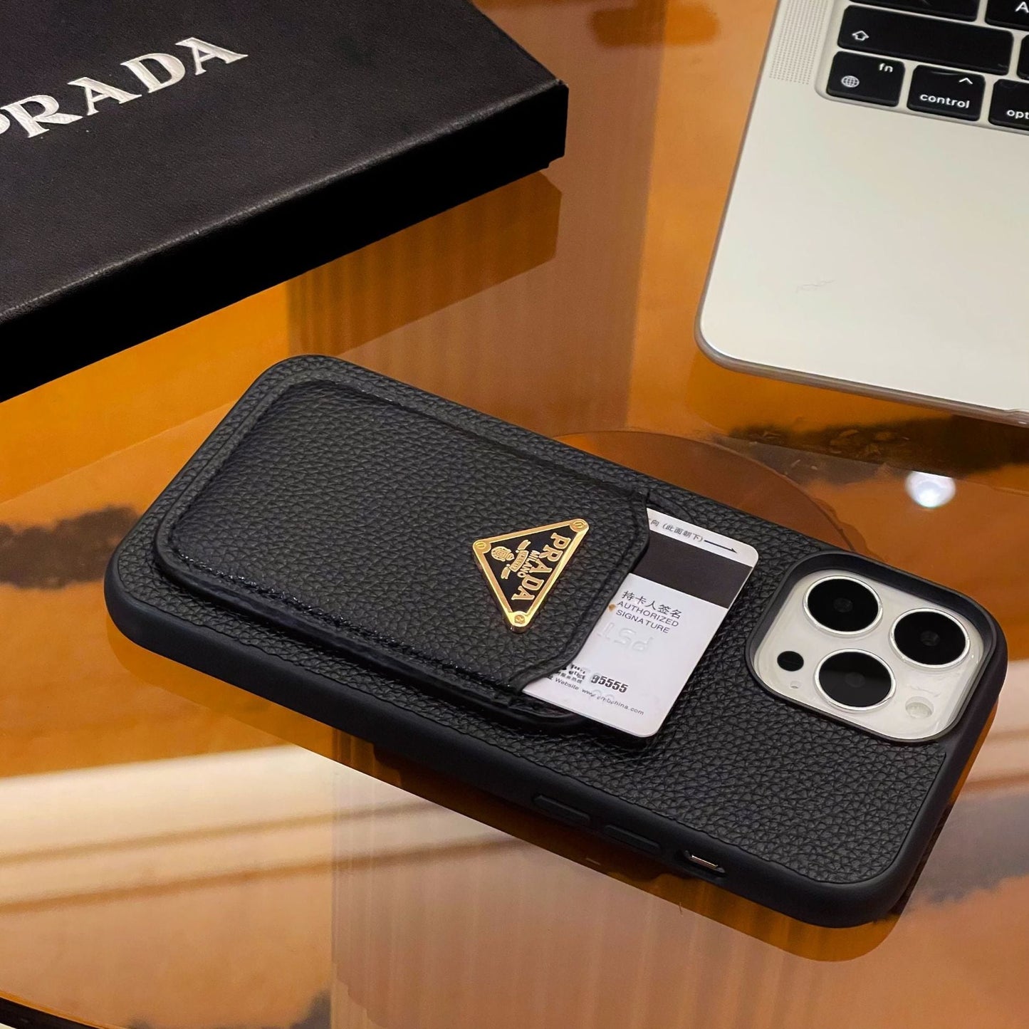 Kolorowe etui na iPhone'a z uchwytem na karty Pra