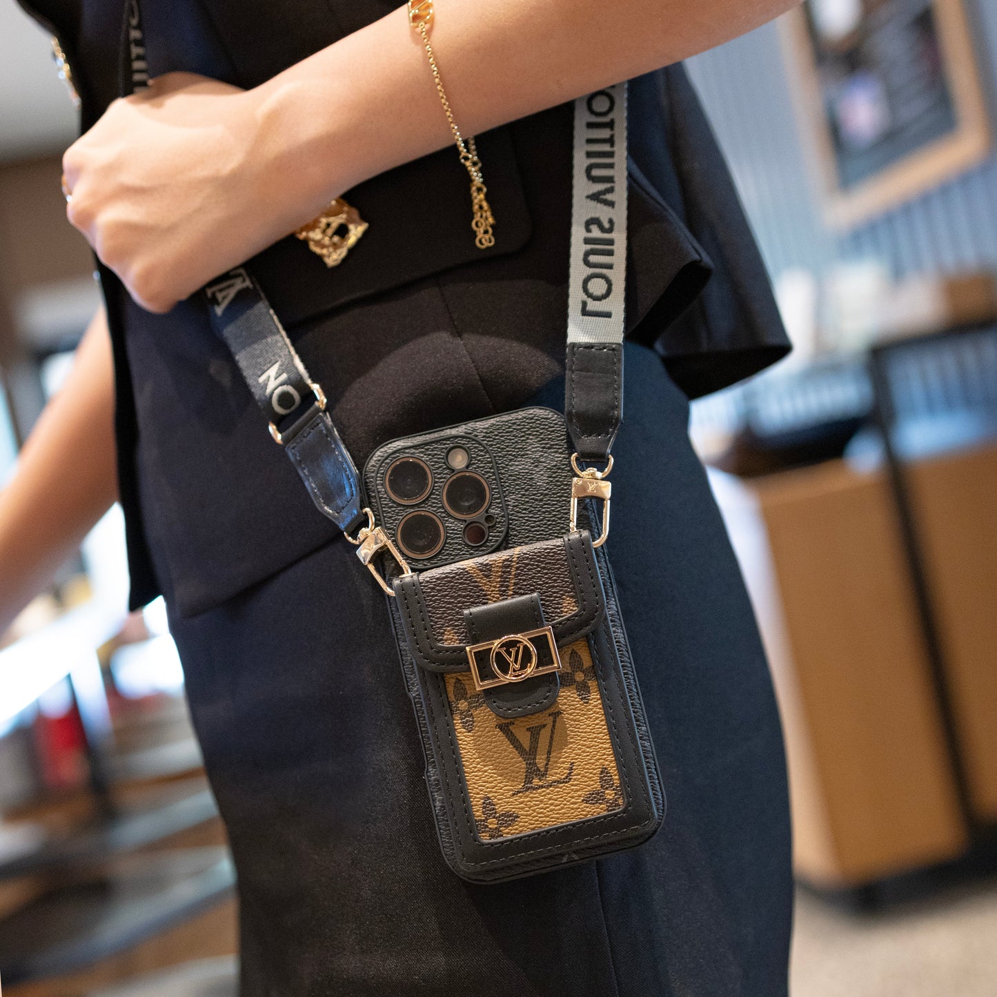 Sealbhóir Cárta Lou Cás iPhone Crossbody