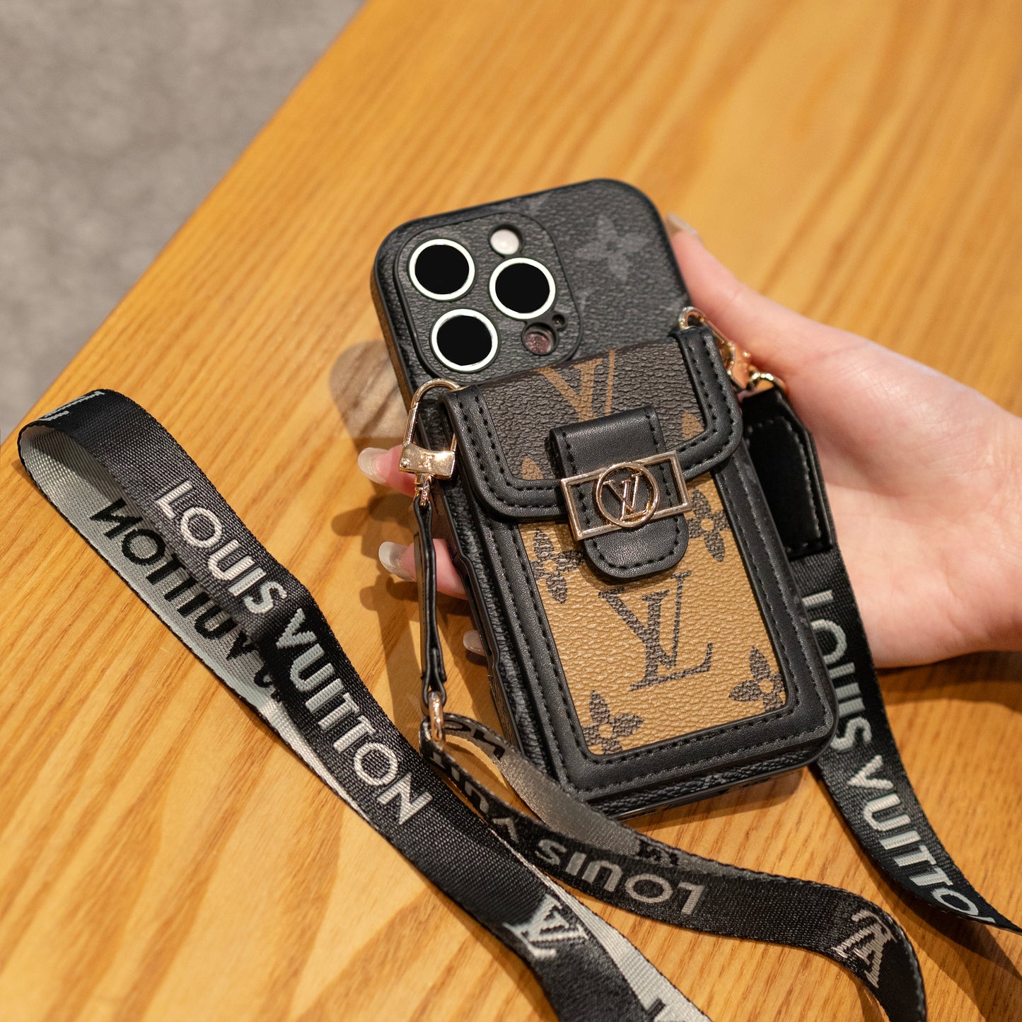 Sealbhóir Cárta Lou Cás iPhone Crossbody