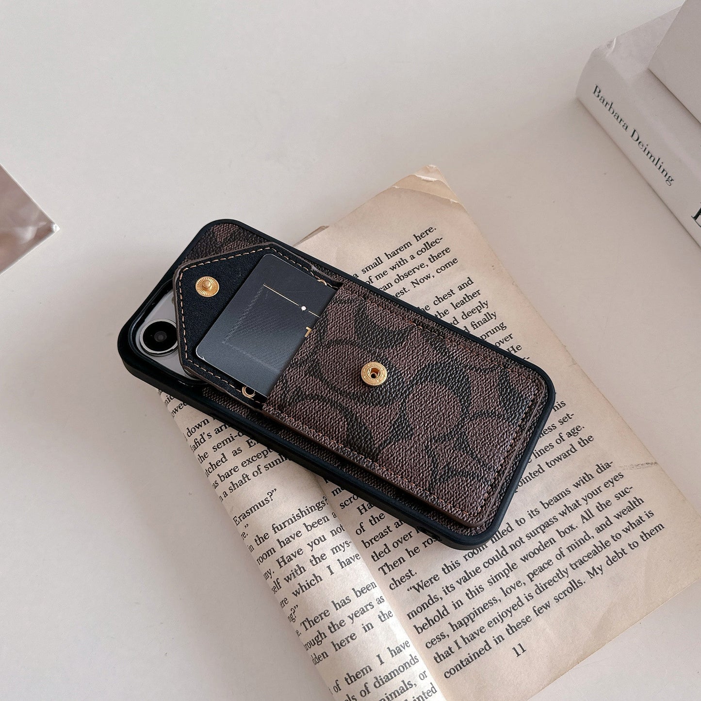 Pouzdro na iPhone Coach s držákem karty a popruhem tmavě hnědé -SJ240513