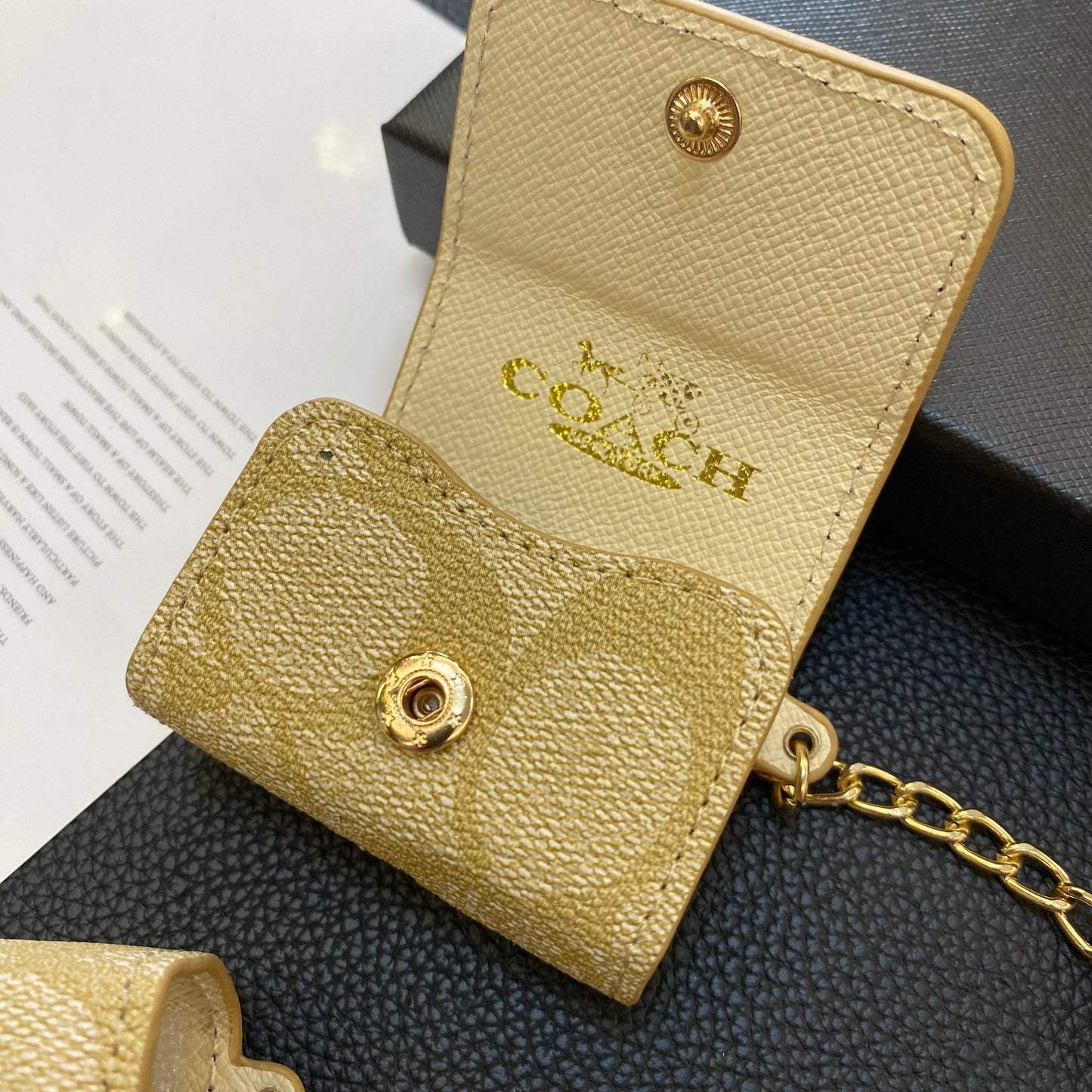 Luxuriöse Coach AirPods-Hüllen Kaffee-YH240425