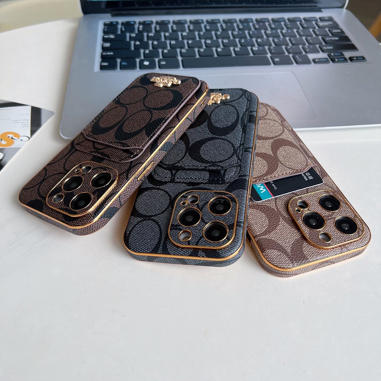 Coach 帶卡夾 iPhone 保護殼 棕色 -KB241651