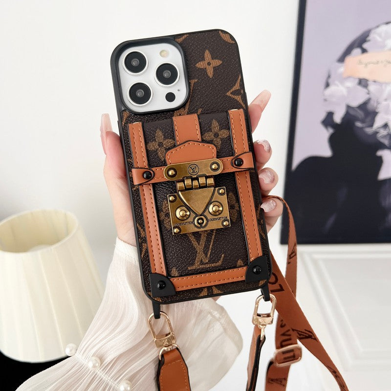 حافظة iPhone من Lou Brown Crossbody Chain