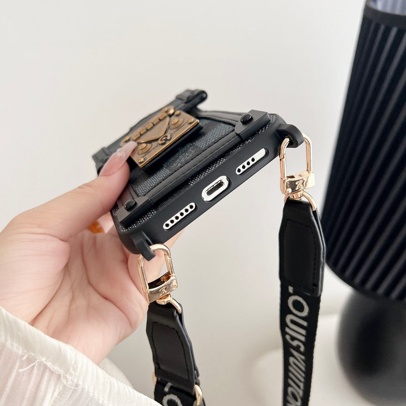 حافظة iPhone من Lou Brown Crossbody Chain