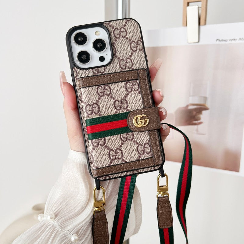 Klasyczne etui na iPhone'a z łańcuszkiem na karty GG