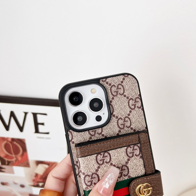 Klasyczne etui na iPhone'a z łańcuszkiem na karty GG
