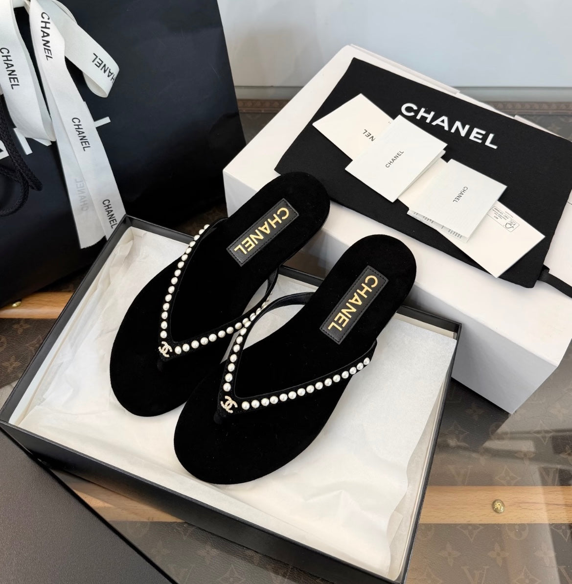 👡 Chic & Comfy Flat Flip Flops