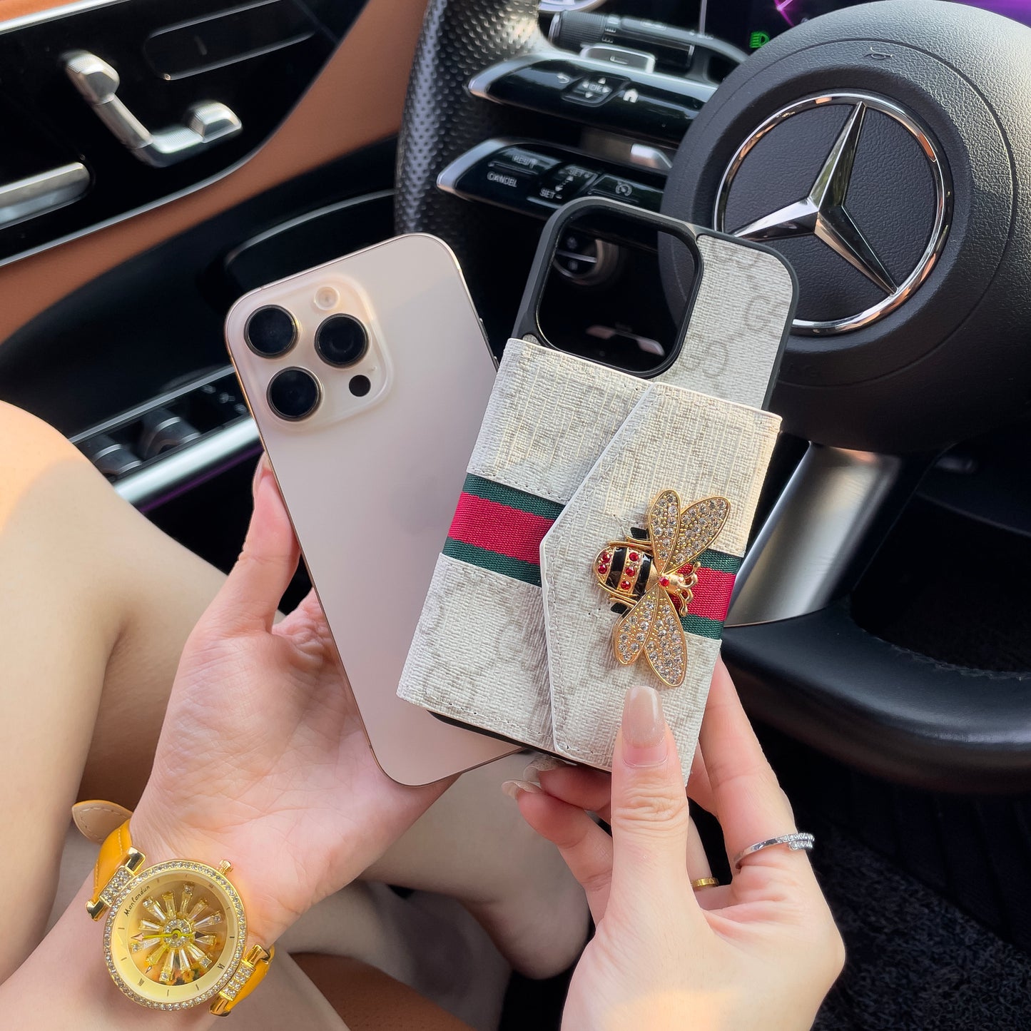 GG Casta Cás iPhone Crossbody le Sealbhóir Cárta & Strap Gualainn