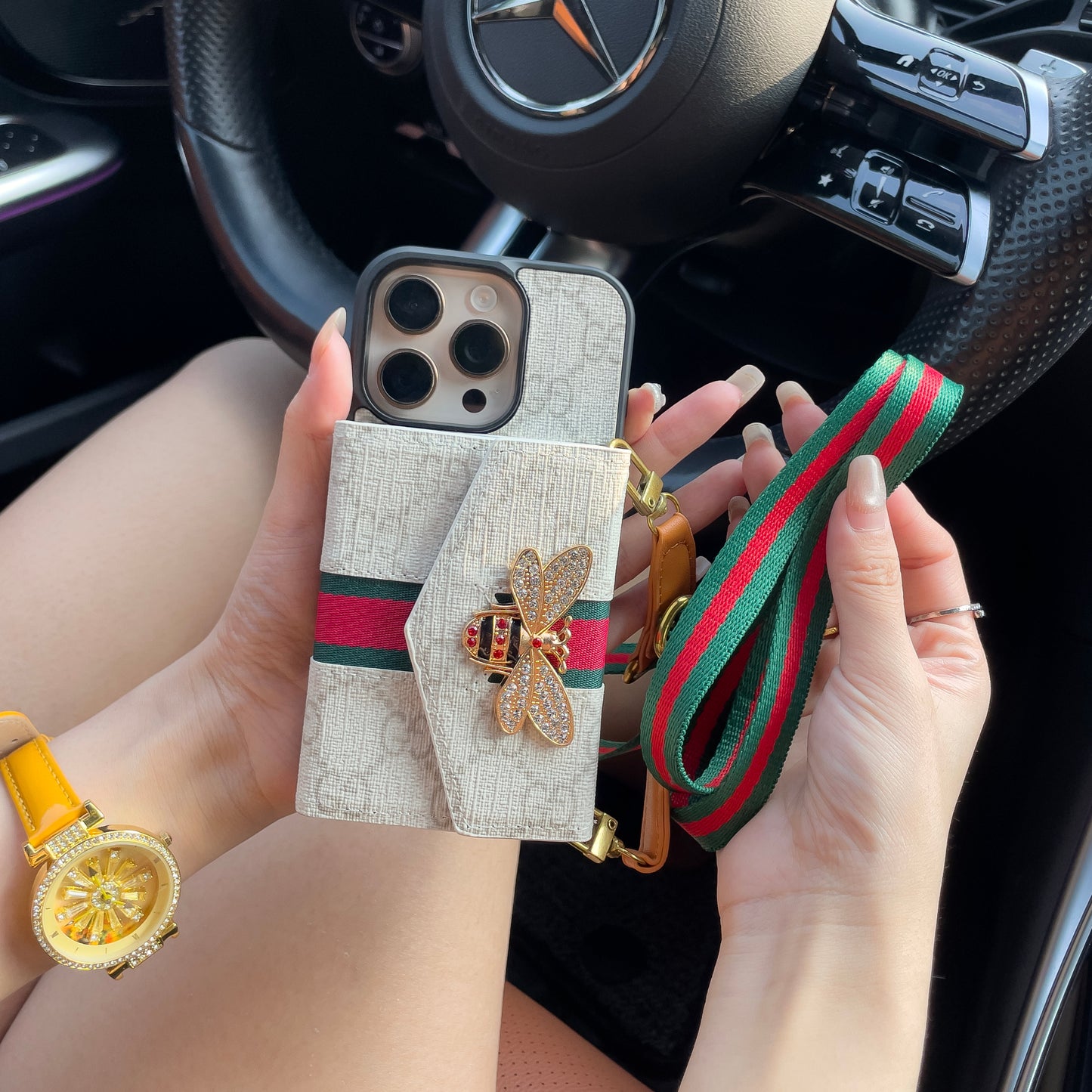 GG Casta Cás iPhone Crossbody le Sealbhóir Cárta & Strap Gualainn