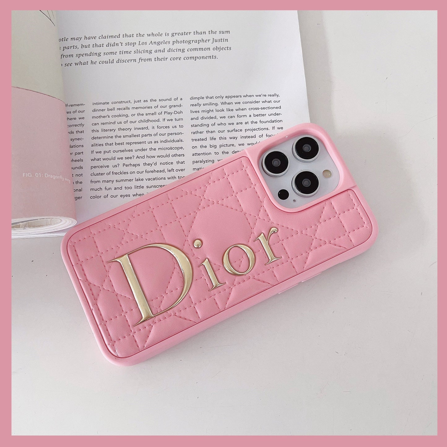 IPhone-Hülle aus Leder mit goldenem CD-Logo