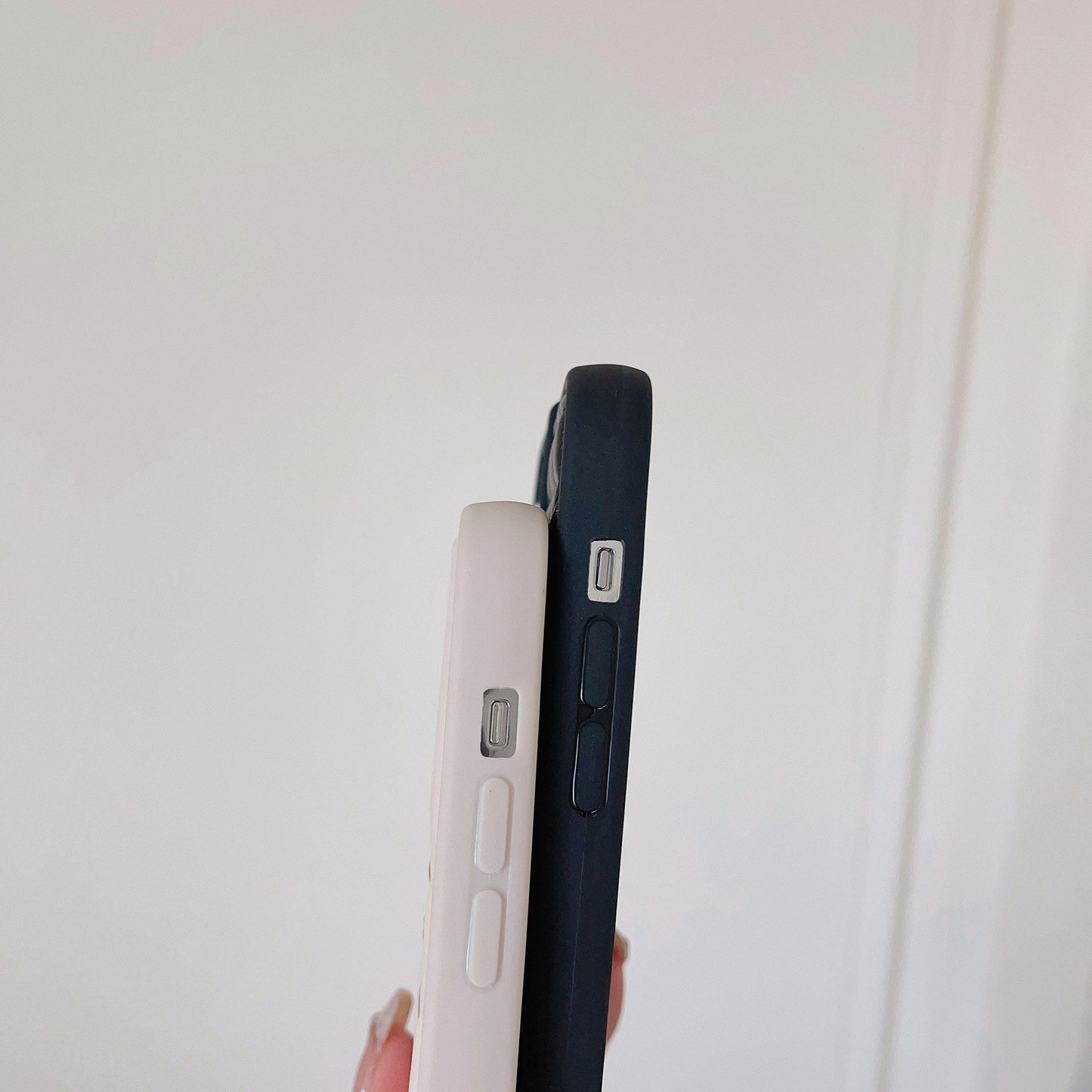 IPhone-Hülle aus Leder mit goldenem CD-Logo
