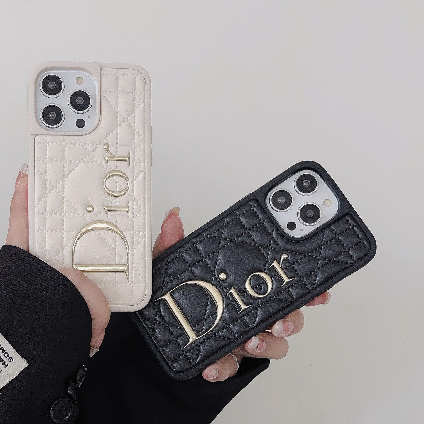 IPhone-Hülle aus Leder mit goldenem CD-Logo
