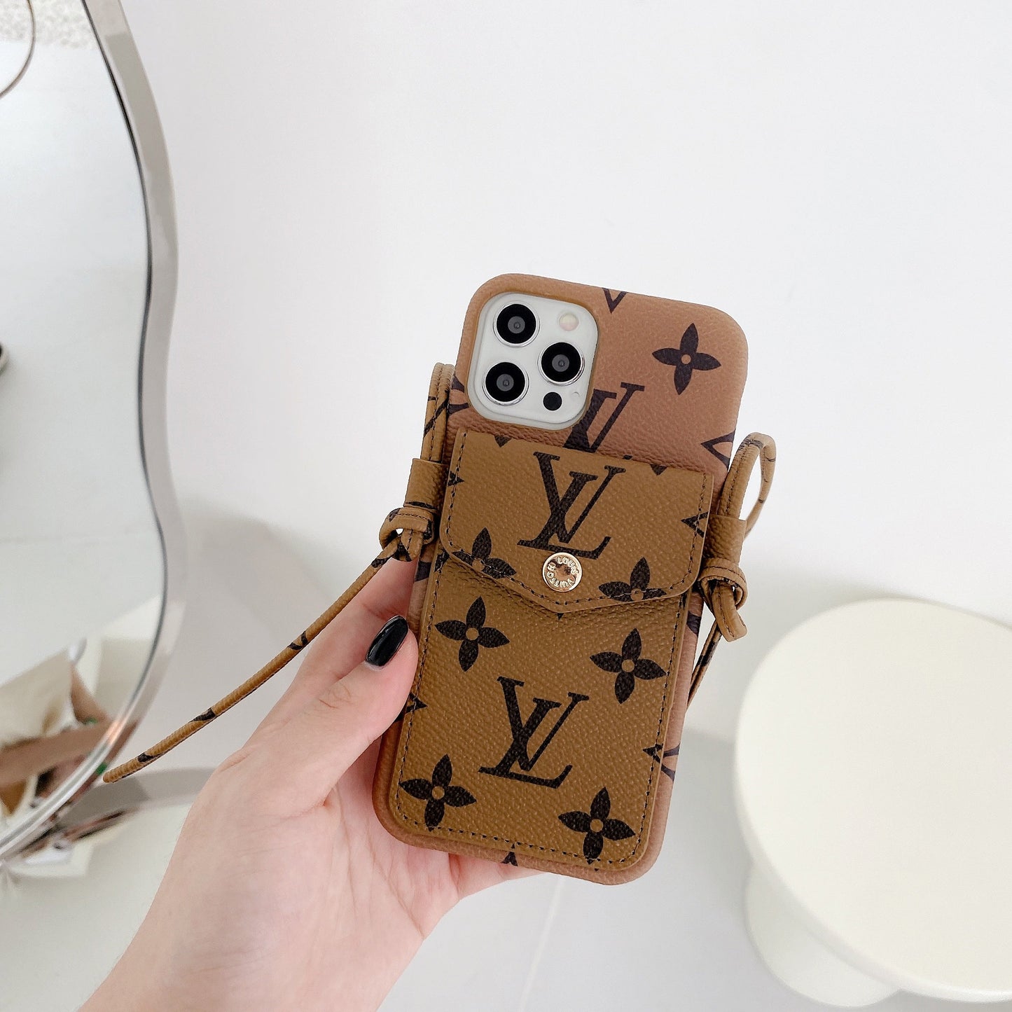 Cás iPhone Slabhra Leathar Lou