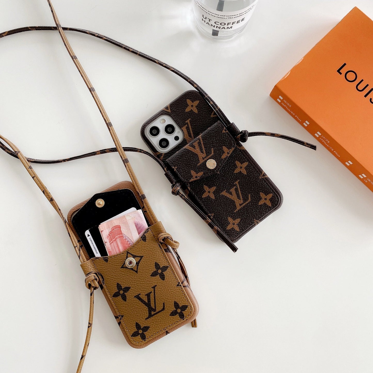 Cás iPhone Slabhra Leathar Lou